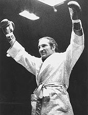 L'ex-champion du monde argentin Nicolino Locche, "El Intocable", un roi de l'esquive qui a hypnotisé le public.